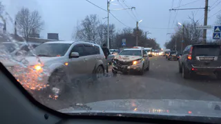 Авария на Прижелезнодорожной: столкнулись такси и иномарка