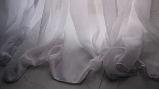 10 л воды на полстакана соли –  и тюль будет белее снега: эффективный лайфхак, о котором многие не знают