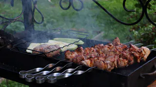 Изменили в последний момент. К майским праздникам решили добавить еще два выходных