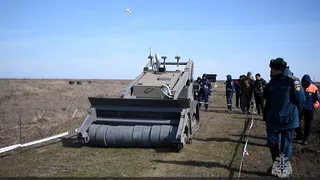 Специалисты МЧС России протестировали новейшую отечественную технику для разминирования
