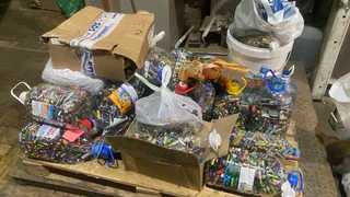 В Магнитогорске школьники собрали более 235 килограммов использованных батареек в рамках акции "Экобатл"