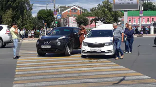 На площади Ленина столкнулись Nissan и Kia