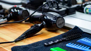 Даже в поездки теперь беру его, а не Дайсон: идеально ровные и заполированные волосы - быстро даже на густых волосах