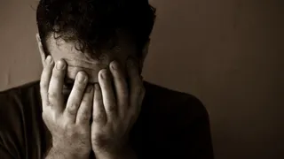 Клинчанин уронил возлюбленную на лестнице: женщина не выжила