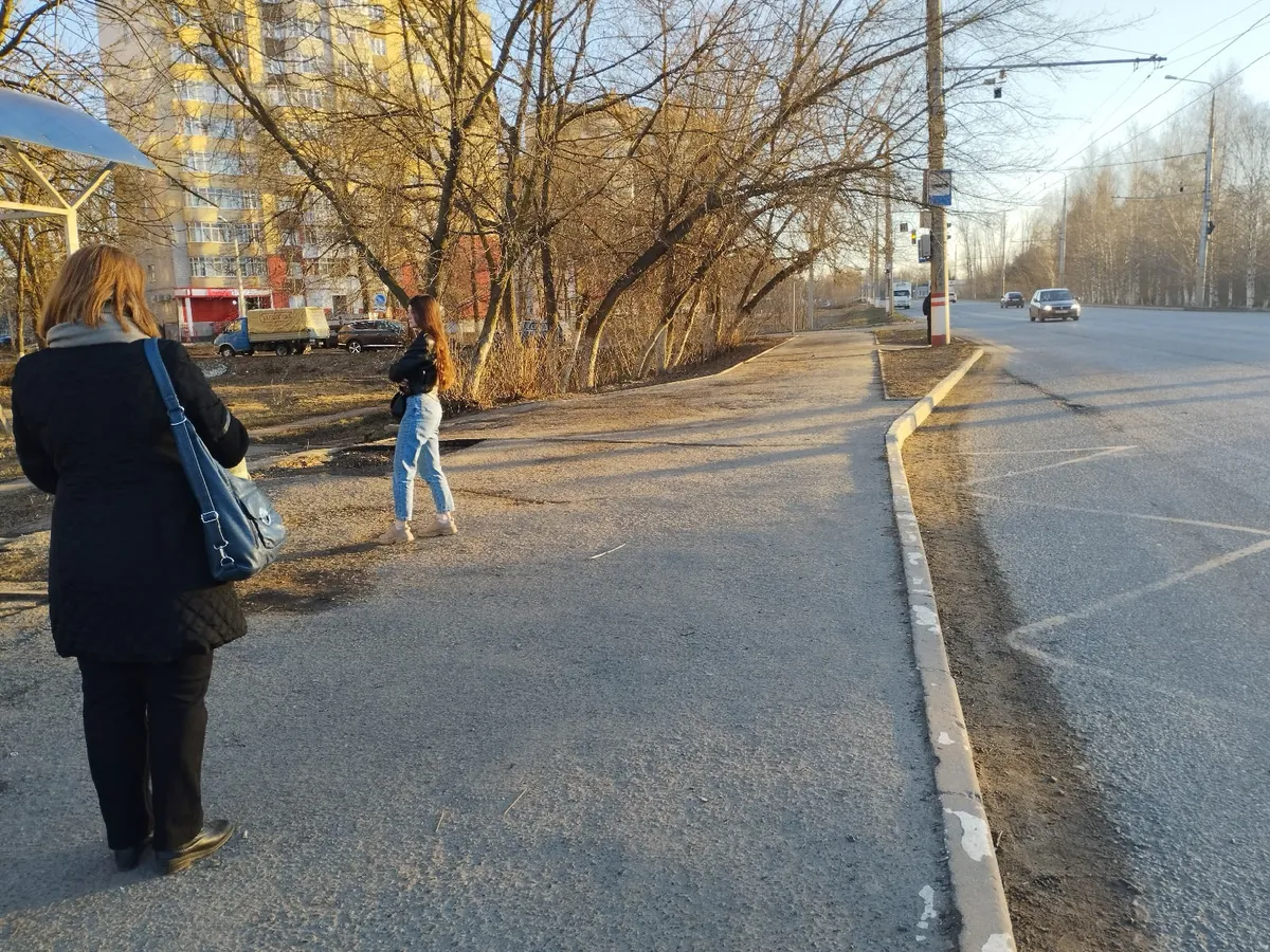В Пензе после проверки главы Минстроя в порядок приведена площадка на конечной остановки маршрута № 25