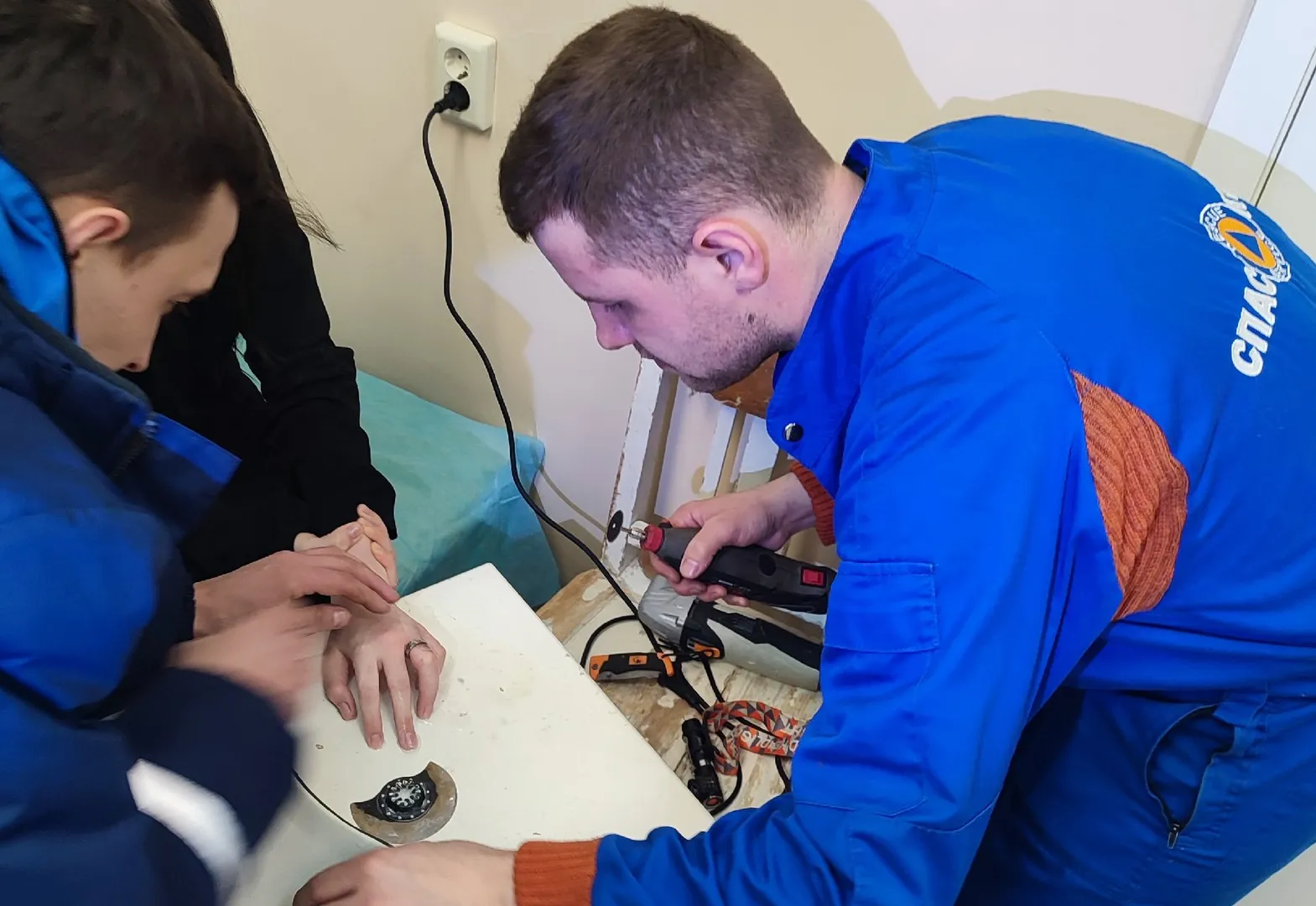 В Ухте девочке понадобилась помощь спасателей, чтобы снять кольцо с отекшего пальца