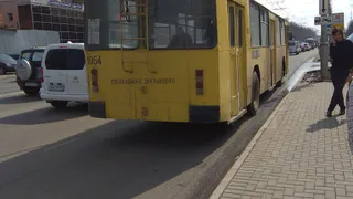 "Чуть не упала и порвала брюки об торчащие гвозди" -  будни в рязанском троллейбусе