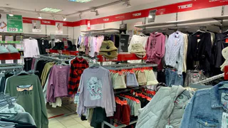 Это носят только деревенщины: пять предметов гардероба, потерявших актуальность уже десять лет назад