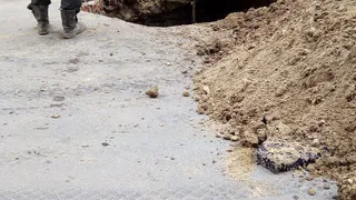 На Стройкова в Рязани появилась огромная дыра в асфальте