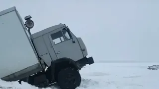 На переправе возле Усть-Усы провалился КамАЗ