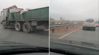 Дождь из кирпичей: на Солотчинском шоссе попал в аварию грузовик со строительным грузом