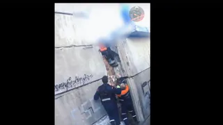 ЧП в Ухте: детям, застрявшим на крыше гаража, потребовалась помощь специалистов