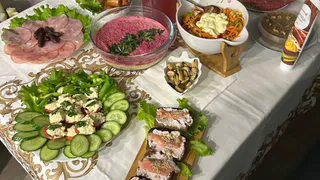 Новогодний стол 2025: что нельзя готовить в год Змеи, чтобы не разозлить хозяйку года