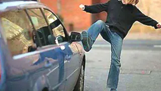 Месть бывшей: челнинец «испинал» авто экс-сожительницы