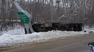 На Ряжском шоссе фура столкнулась с автомобилем и улетела в кювет