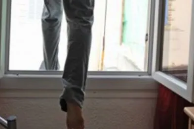 В Нижнекамске 42-летний мужчина выбросился из окна