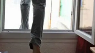 В Нижнекамске 42-летний мужчина выбросился из окна