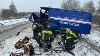 В Кольчугине после ДТП спасатели извлекли троих человек из искорёженных авто
