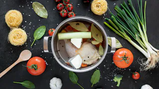 Забудьте о пенке при варке мяса: 4 простых правила от экспертов, чтобы она не появлялась - не допускайте ошибок