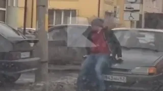20 января водитель ВАЗа на улице Радищева провёз на капоте обидчика в Рязани
