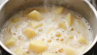 Нужно ли снимать пенку при варке мяса – запомните раз и навсегда