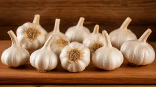 Чеснок храню годами. Не сохнет и не гниет. Вот как я это делаю — секретный способ хранения чеснока
