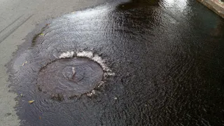 В Рязани на Праволыбедской появился новый "фонтанчик". Видео