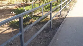 Возможно вы найдете логику: пешеходный переход в Рязани перекрыли забором