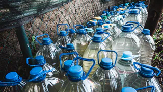 Пятна от утюга пропадут как не бывали, одежду не отличат от новой: готовим волшебную кашицу от подпалин