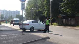 Судебные приставы с августа блокируют права водителям с долгами на выезде из города