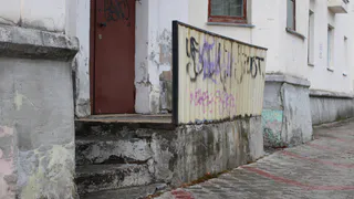 В Коми полицейские задержали мужчину, размещавшего наркорекламу на стенах домов