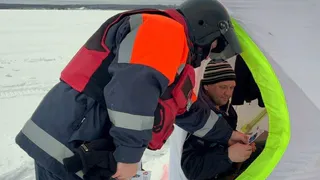 Сотрудники МЧС предупредили южноуральских рыбаков об опасности на льду 