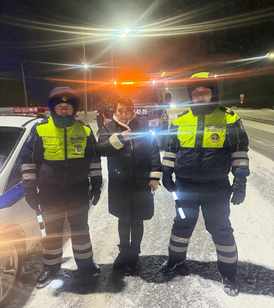 Госавтоинспекторы Татарстана помогли автоледи с неисправной машиной на трассе