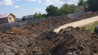 В Канищево из-за вырытого котлована не может проехать даже скорая