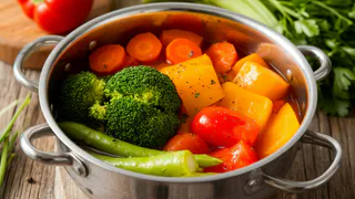 В какой воде варить овощи - в холодной или горячей? Запомните раз и на всю жизнь