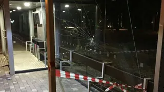 Нижнекамец врезался лбом в стекло остановки, увлекшись перепиской в телефоне