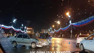 Соцсети: ночью на площади Ленина произошло ДТП