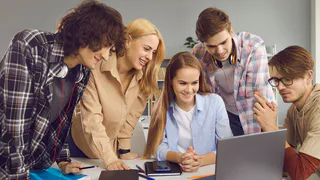 На умные расходы: РСХБ подарит новым владельцам «детских» карт по 500 рублей