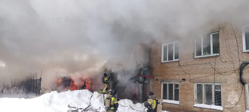 В Челябинской области потушен крупный пожар в жилом доме