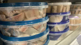 Купил консервированную сельдь известного бренда — взвесил и замер: цифры оказались не такими, как на банке