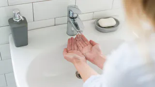 Эта привычка в ванной укажет на низкий интеллект человека