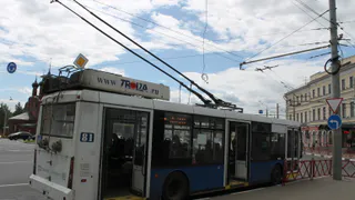 Возле Рязанской филармонии маршрутка вылетела на тротуар