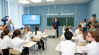 Александр Авдеев попробовал себя в роли учителя