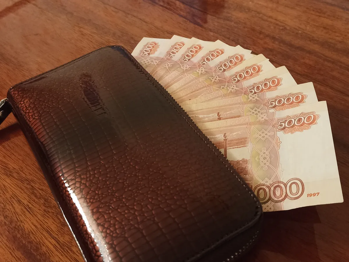 Снимите с карты и храните дома: финансист назвал сумму, которая всегда должна быть наличными 