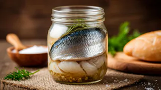 Все подруги давно делают по моему рецепту: селёдка пряного посола вкуснее, чем с рынка — секрет в одной хитрости