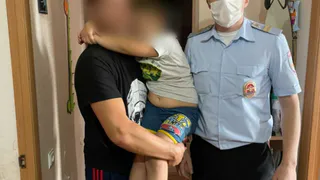 Решил прогуляться самостоятельно: как полицейские вернули домой пятилетнего мальчика