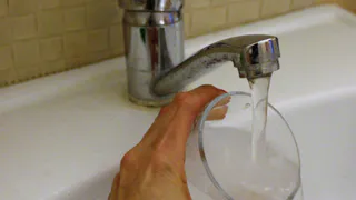 Химическая вонь: на Зубковой вода пахнет лекарствами