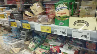 "Не вздумайте покупать даже по скидке 60%": в Роскачестве назвали бренды сыров, которые лучше обходить стороной