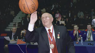 Знаменитые баскетбольные тренеры: Гении, изменившие игру