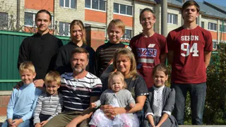 Многодетная семья Аббакумовых из Шиловского района получила орден «Родительская слава»